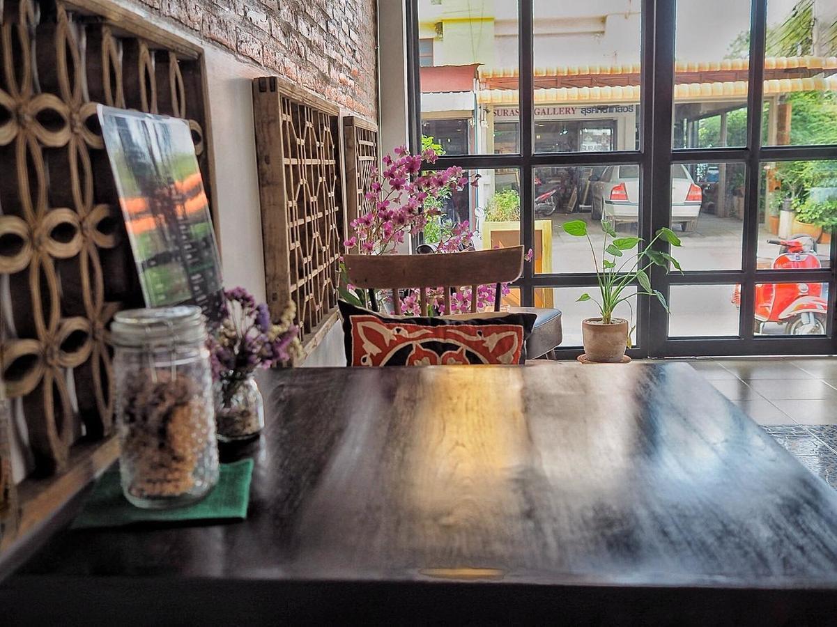 Отель Hp House Cafe' Чиангмай Экстерьер фото